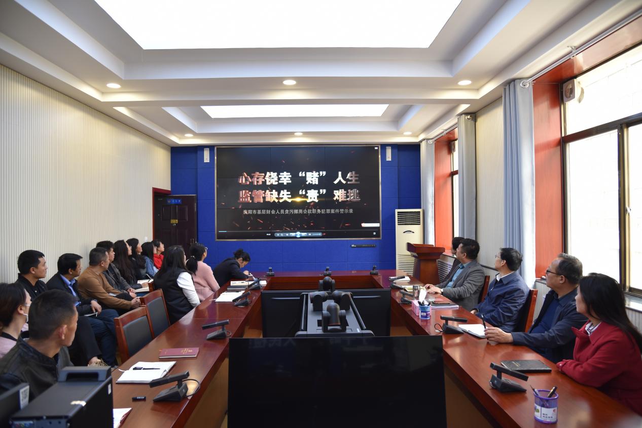 cb99b5df76501a8702cfc60c55ee1c4